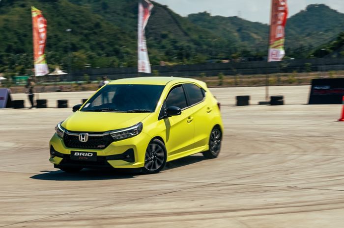 Brio termasuk varian Satya laku sebanyak 4.289 unit. Angka penjualan tersebut menempatkan Brio sebagai mobil terlaris Honda