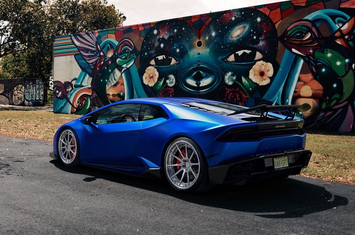 Tampilan belakang Lamborghini Huracan hasil besutan 1016 Industries