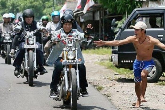 Ariyanto mengejar Jokowi yang sedang turing dengan motor choppernya