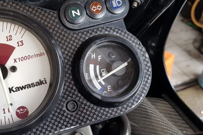 Arti Huruf E Pada Indikator Bensin Motor