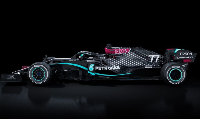 Didominasi warna hitam, Lewis Hamilton memberikan pujian soal livery baru tim Mercedes untuk F1 2020