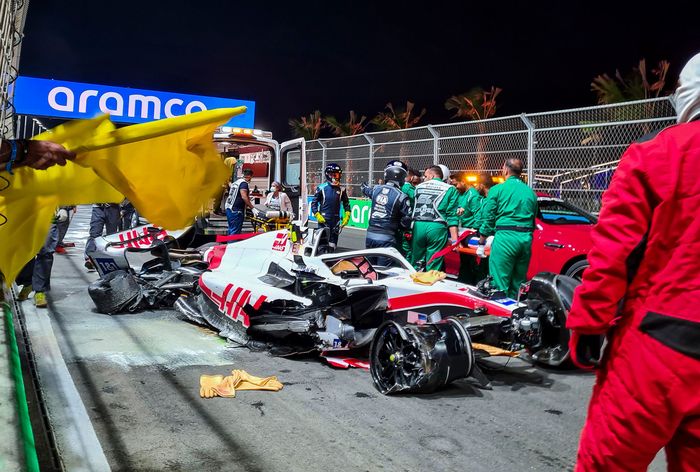 Mick Schumacher Hantam Pagar Pembatas di Kualifikasi F1 Arab Saudi