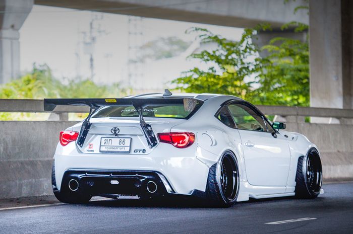 Modifikasi Toyota 86 Rocket Bunny juga upgrade mesin dan kabin