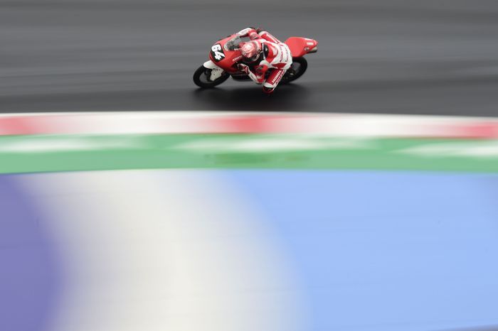 Mario Aji melesat di Moto3 Emilia Romagna 2021
