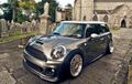 Mini Cooper Clubman Tampil Eye Catching, Pede Bergaya Stance Ditopang Kaki Melata