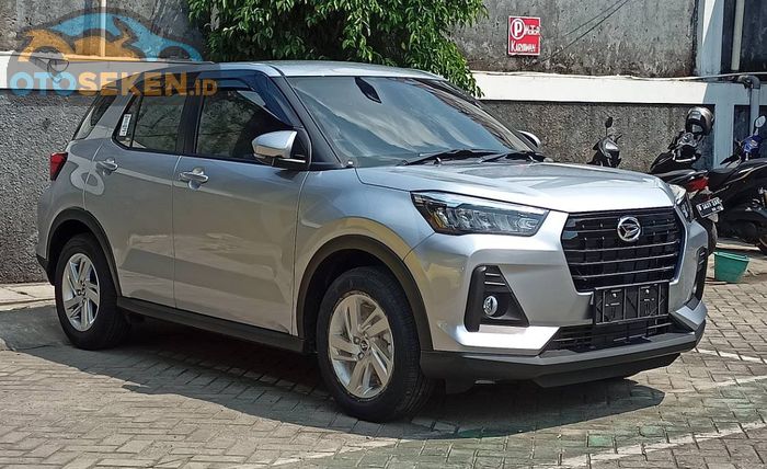 Daihatsu Rocky 1.2 X CVT berprofil ban 205/65 R16