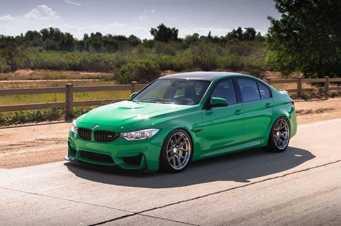 Modifikasi BMW M3 berkelir hijau