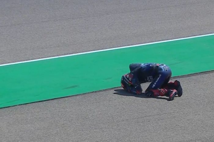 Setelah menabrak Marc Marquez di balapan MotoGP Aragon 2022, Fabio Quartararo ternyata alami crash lagi saat dibonceng marshal