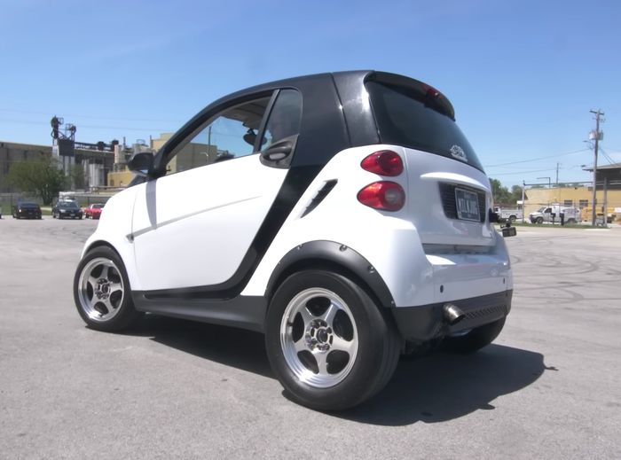 Modifikasi Smart Fortwo sleeper bermesin Suzuki Hayabusa 300 dk