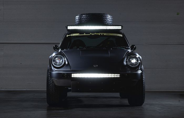 Fascia Porsche 911 bergaya off-road kreasi Kelly-Moss Road and Race