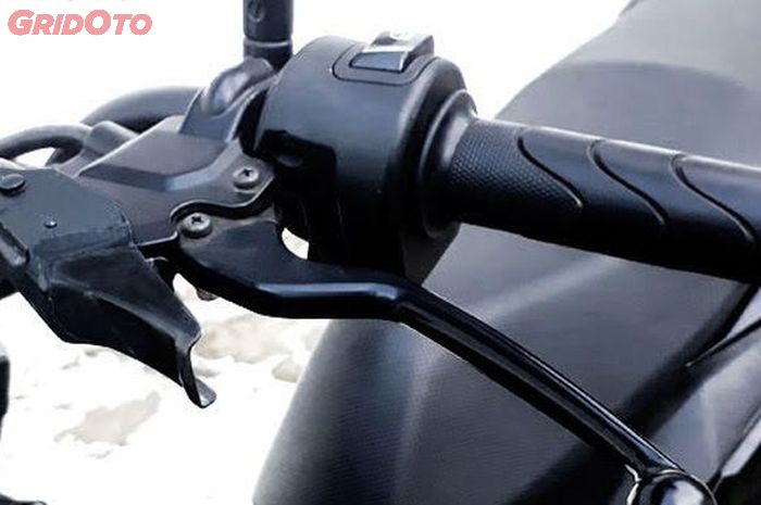 Ilustrasi tuas rem motor matik