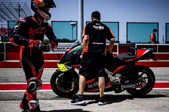 Gabung Yamaha di sisa MotoGP 2021, Andrea Dovizioso berpamitan dengan Aprilia di sela uji coba MotoGP di Misano, Italia