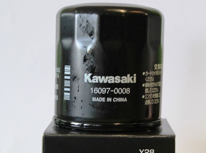 Filter oli tipe injeksi besar seperti moge Kawasaki lain contohnya Versys 650 