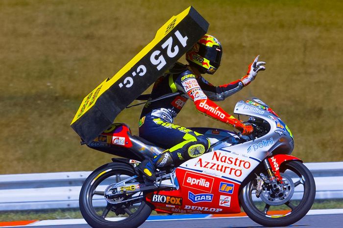 Valentino Rossi meraih gelar juara dunia pertamanya di 1997