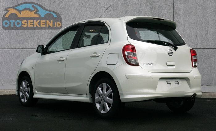 Nissan March 1.2  A/T