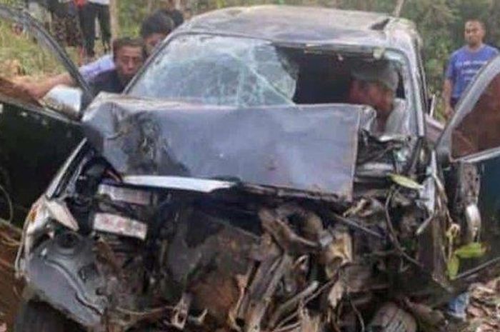 Mobil rombongan lurah masuk jurang di gunungkidul