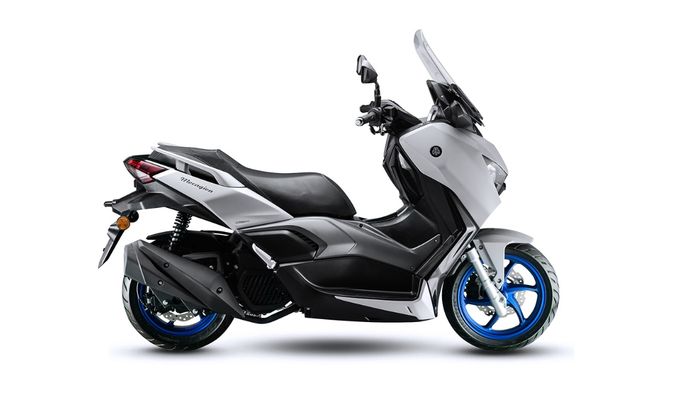 Tampak samping kloningan XMAX