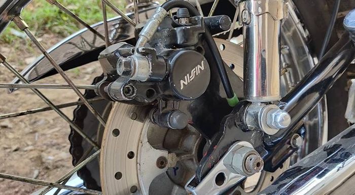 Hub Royal Enfield dan set pengereman Nissin dari Honda