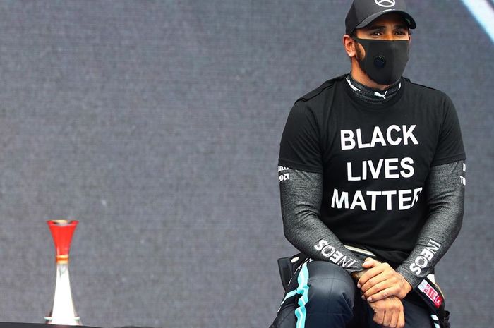 Lewis Hamilton melayangkan kritik terhadap F1 terkait masalah melawan rasisme
