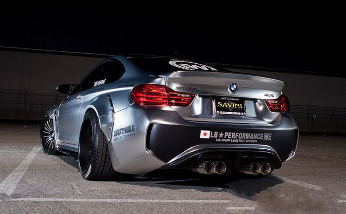 Tampilan belakang modifikasi BMW M4