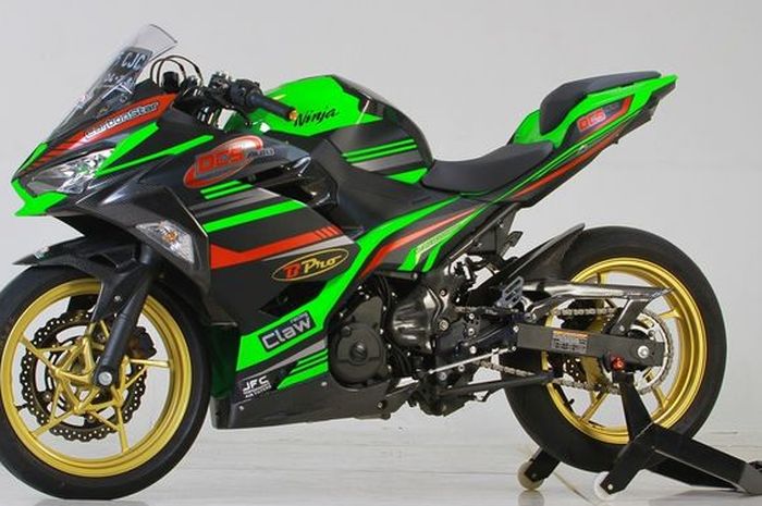 Modifikasi Kawasaki New Ninja 250 FI full carbon