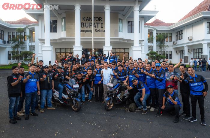 Diaambut hangat Wakil Bupati Lampung Selatan, M. Syaiful Anwar, S.T., M.Pd., (kini yang naik Yamaha NMAX)