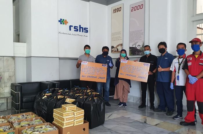 Yamaha DDS 2 Sumbangkan makanan untuk para tenaga medis di Rumah Sakit Hasan Sadikin Bandung, Jawa Barat.