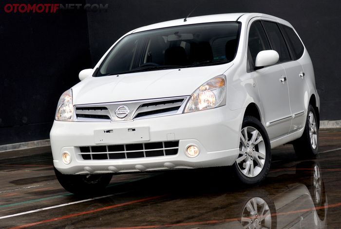 Ilustrasi Nissan Grand Livina 2011
