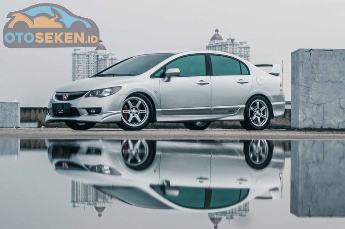 Kisaran harga dan spesifikasi Honda Civic FD1 seken tahun 2011.