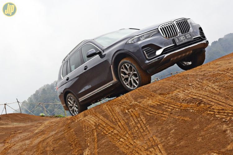 Harga Bmw X7 Maret 2021 Suv Terbesar Dan Termewah Milik Bmw Gridoto Com