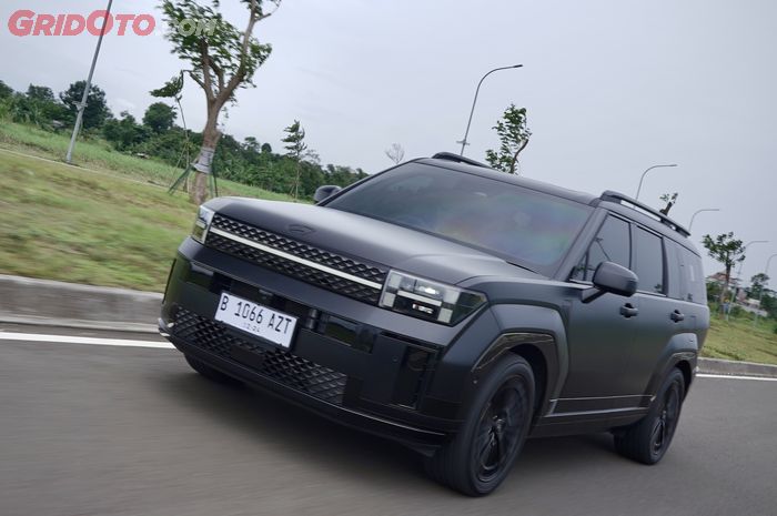 Hyundai Santa Fe meraih The Best Large SUV di GridOto Award 2025