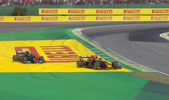 Lewis Hamilton dan Max Verstappen sama-sama keluar lintasan di lap 48 F1 Brasil 2021