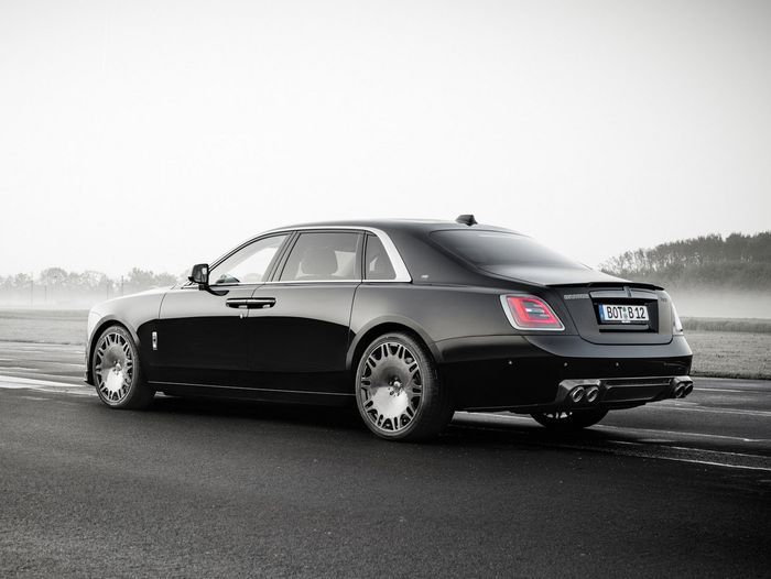 Modifikasi Rolls-Royce Ghost Brabus pakai body kit serat karbon dan pelek cantik