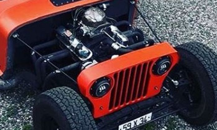 kap mesin terbuka kini diasup mesin V8