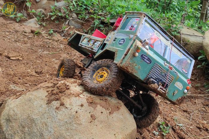 RC Land Rover FC