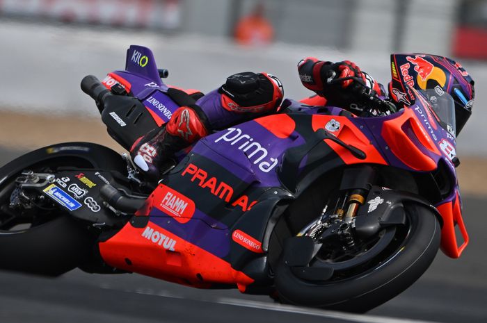 Jorge Martin menjadi pembalap terkencang di practice MotoGP Inggris 2024, meski sempat mendapat gangguan dari Marc Marquez