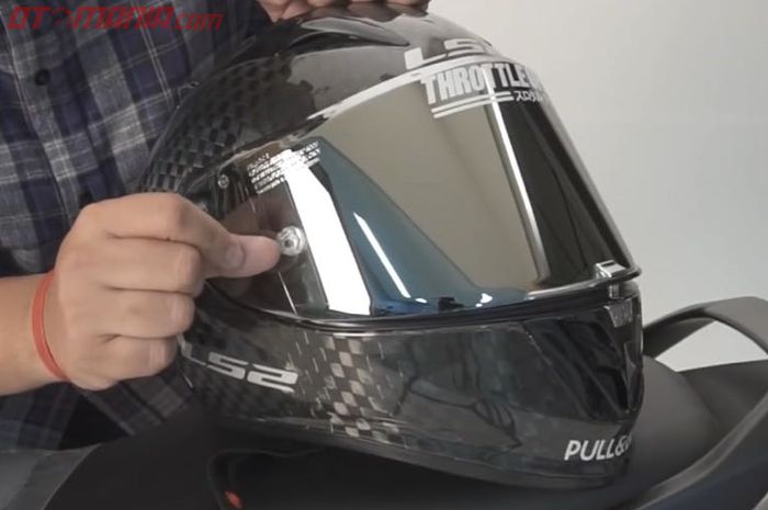 Tear off post di visor helm