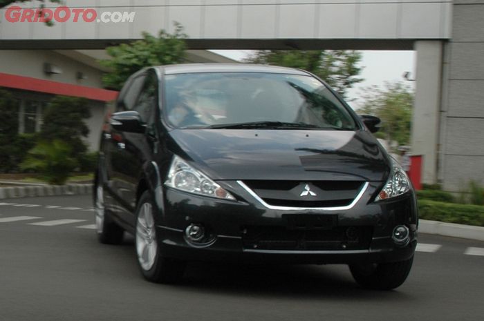 Mitsubishi Grandis hadir pertama kali di Indonesia pada 2005