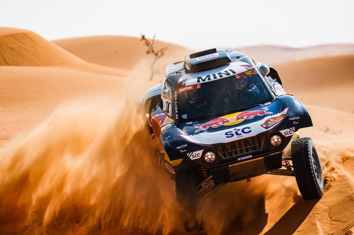 Carlos Sainz menang stage 6 kategori mobil Reli Dakar 2021