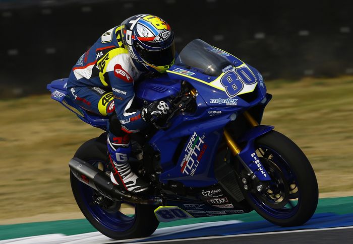 Hector Barbera mengendarai Yamaha YZF-R6 andalannya di kejuaraan dunia Supersport, motor ini hilang di WSBK Aragon