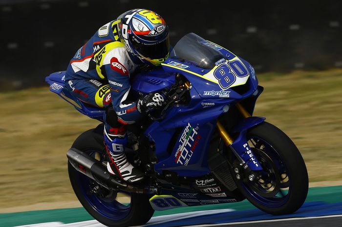 Hector Barbera mengendarai Yamaha YZF-R6 andalannya di kejuaraan dunia Supersport, motor ini hilang di WSBK Aragon