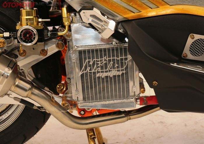 Radiator untuk Yamaha NMAX menggunakan aluminium dengan penutup akrilik custom