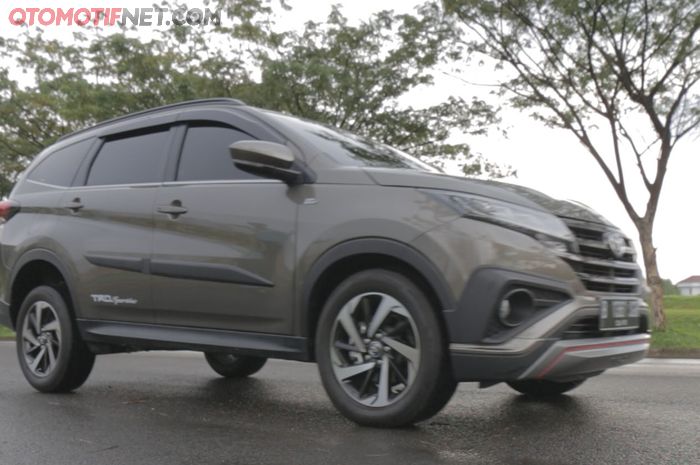 Toyota Rush punya ground clearance lebih tinggi