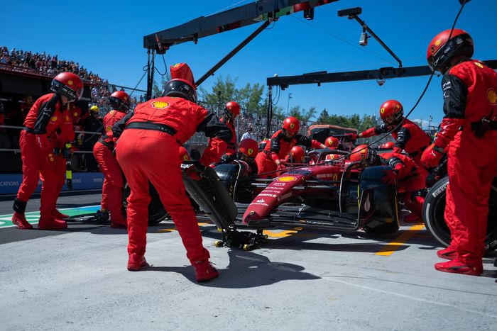 Proses pit stop yang lambat ini disesalkan Charles Leclerc yang finish di posisi kelima F1 Kanada 2022