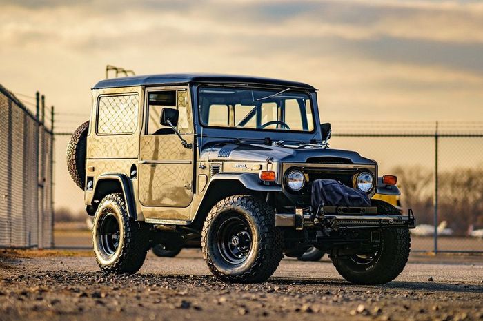 Restorasi  ciamik Toyota Land Cruiser FJ40 hasil garapan Legacy Overland