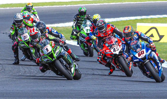 Jonathan Rea (#1) saat berlaga di seri pertama WorldSBK 2020 di Phillip Island, Australia