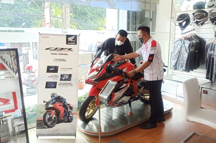 Ilustrasi pembelian Honda CBR250RR