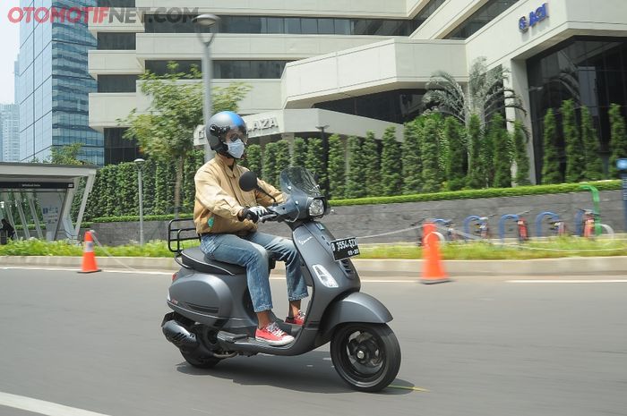 First ride New Vespa S 125 i-get