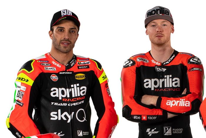Bradley Smith (kanan) gantikan Andrea Iannone di MotoGP 2020