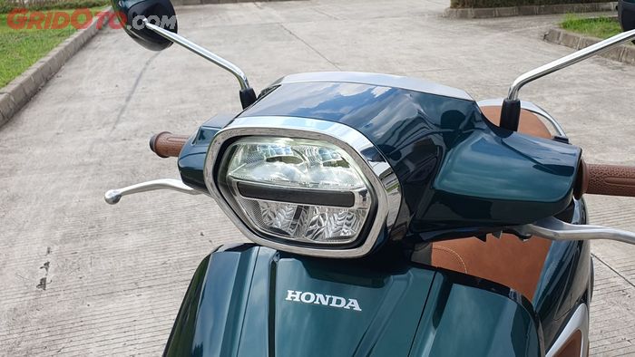 Lampu utama Honda Stylo 160 segienam, mirip Vespa Sprint